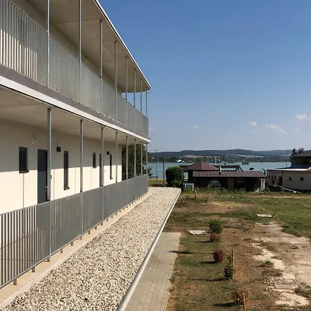 Portside Daire Tihany